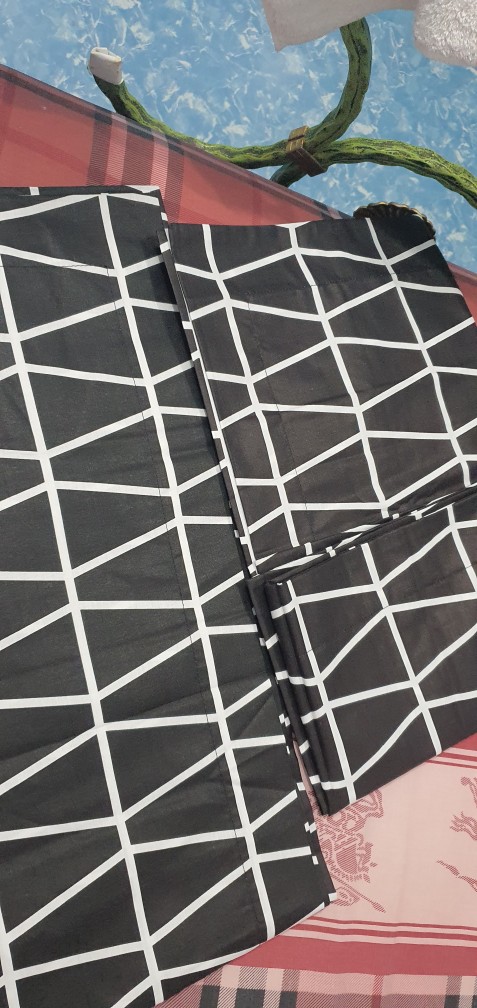 Sarung Bantal. Sarung Bantal Cinta -banci- 50x100cm Motif Prismatic Black Toko Online Mirah.