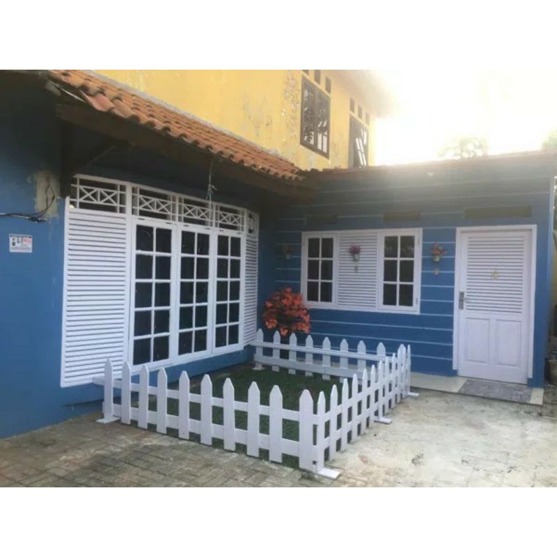 pagar pager taman halaman pembatas ruangan kandang hewan atau area bermain anak