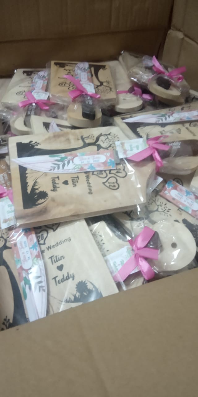 Sovenir Telnan Plus Pisau Custom Desain Size 10*20