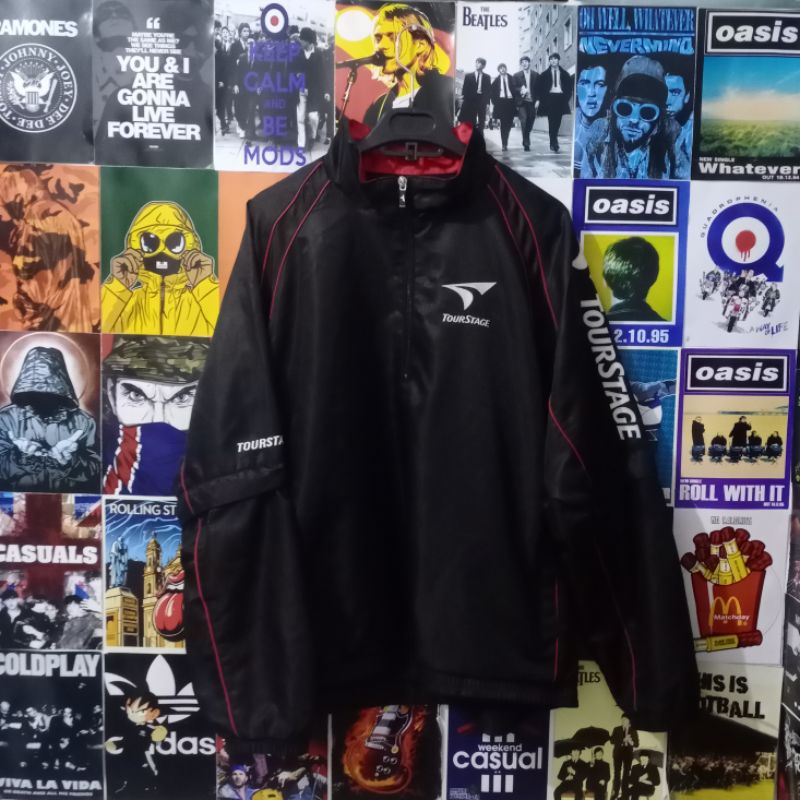 windbreaker Tourstage