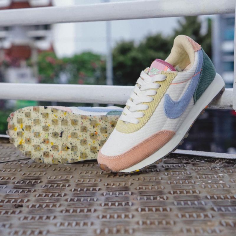 SEPATU NIKE DAYBREAK CORDUROY ORIGINAL