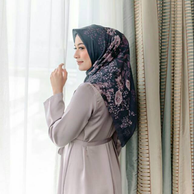 Kuas Scarf by Vanilla Scarf - Navy