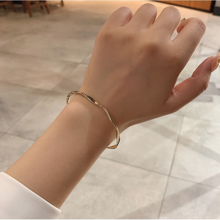 Aksesoris fashion wanita gelang desain sederhana gaya Korea