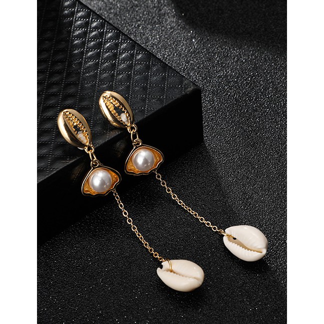 LRC Anting Tusuk Fashion Gold Alloy Shell Pearl Tassel Shell Earrings F69222