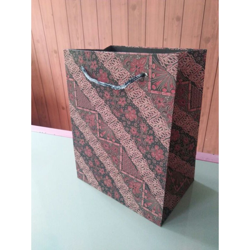 

Paper bag batik uk.18x12x23cm