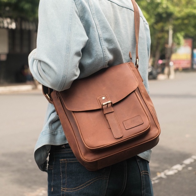 La Vaches' - Tas Selempang Pria Mesengger Mini Kulit Asli - Nakula