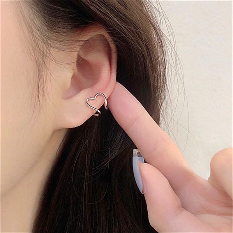 Anting Klip Bentuk Hati Model Hollow Warna Silver Untuk Wanita