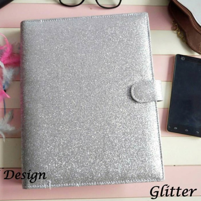 

Binder besar Glitter Silver 26 ring