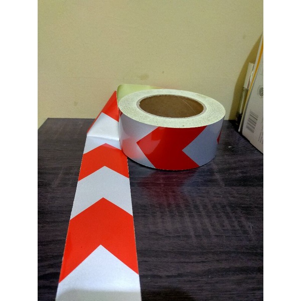 

Lakban Stiker panah Merah-Putih Scotlite Reflektive Sticker Brigade Tape 2" x 1 meter