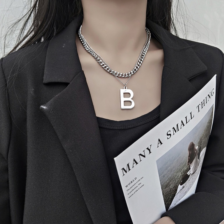 Eropa dan Amerika sederhana ins pribadi huruf B baja titanium kalung wanita ins populer Net merah ni