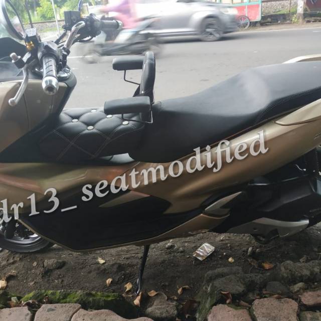 Jok boncengan anak honda pcx dilengkapi sandaran