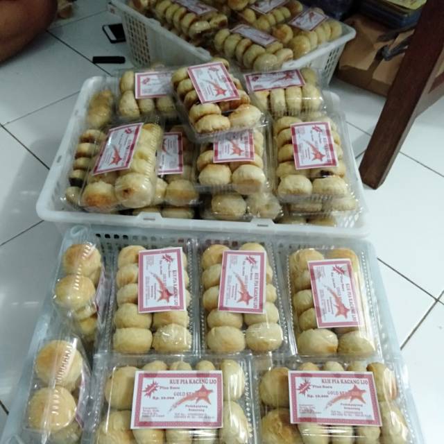 

Kue pia kacang ijo