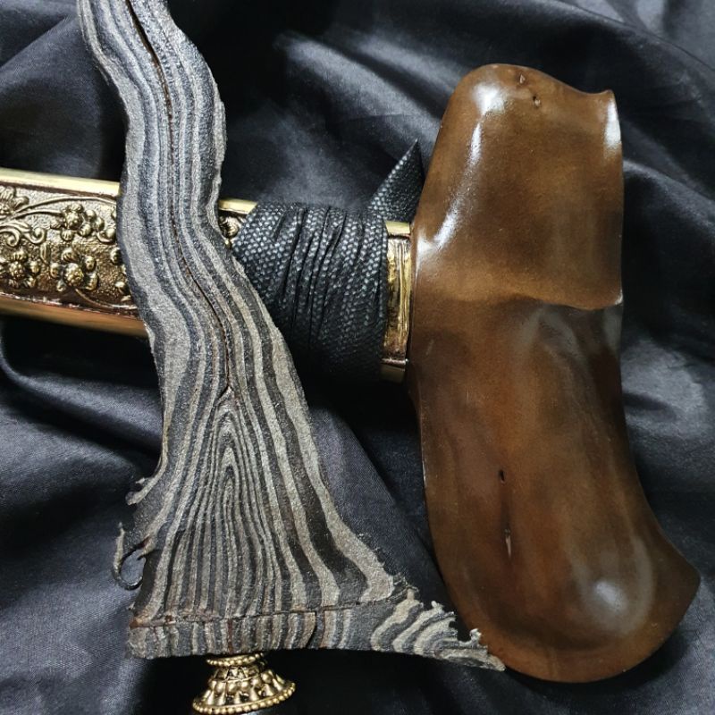 Keris Parungsari Pamor Junjung Derajat