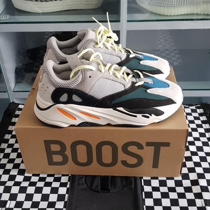 replica yeezy 700