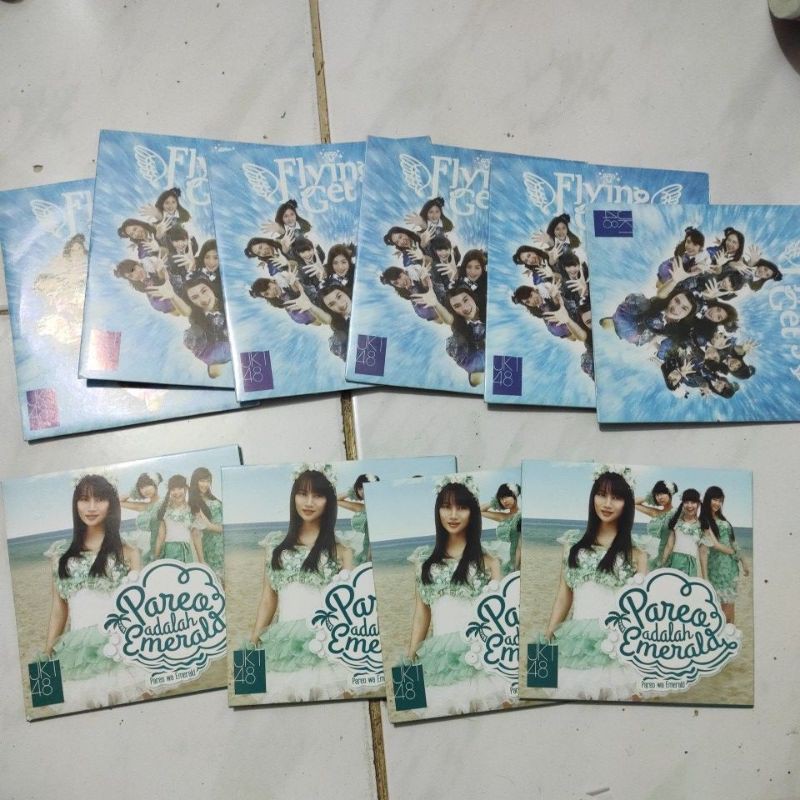 JKT48 ALBUM FLYING GET PAREO ADALAH EMERALD