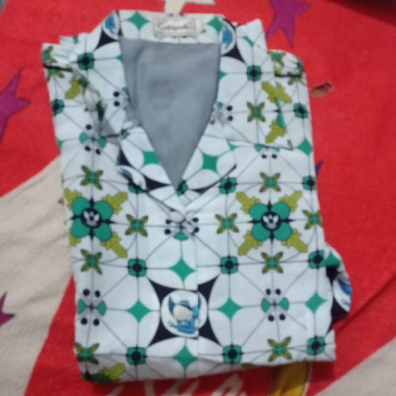 Batik guru perempuan
