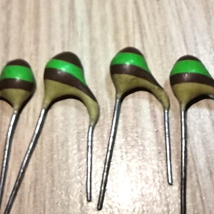 CAPACITOR VINTAGE 130PF NOS