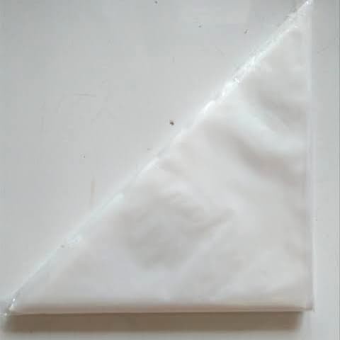 

KUE-PENGHIAS-ALAT- PIPPING BAG SEDANG TEBAL PLASTIK 30 * 20 * 20 CM BENING 25 LEMBAR -ALAT-PENGHIAS-