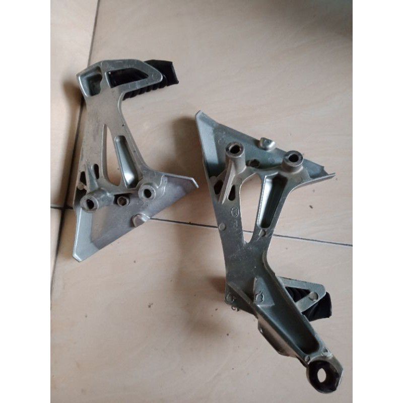 foot step postep step pijakan kaki belakang Honda Blade orisinil