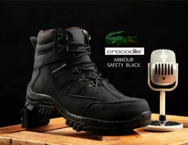 Sepatu crocodile armour