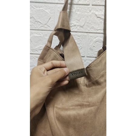 Kylian sling bag