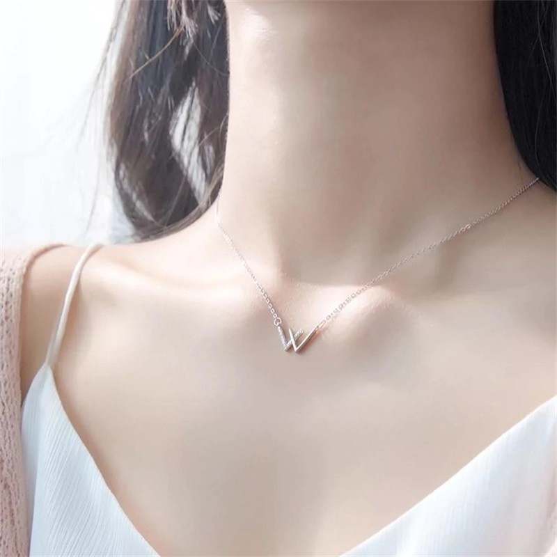 Kalung Rantai Klavikula Desain Huruf W Ganda Bahan Titanium Steel Gaya Jepang Korea Untuk Wanita