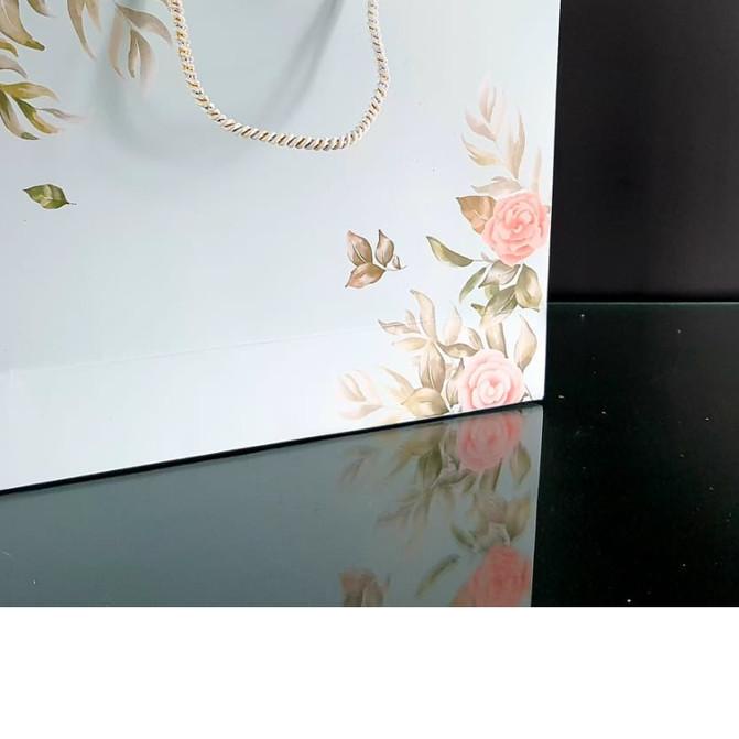 

➴ Paperbag Big Gift Edition (Floral) Uk. 40 x 31 x 12 cm ✺