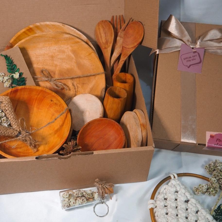 

Bisa COD KADO PERNIKAHAN / HAMPERS ALAT MAKAN KAYU MAHONI SET /KADO WISUDA/ KADO IMLEK/ KADO NATAL/ HAMPERS LEBARAN/ GIFTBOX !