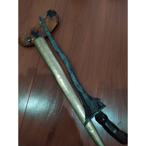 Keris Jangkung Pamor Wos Wutah