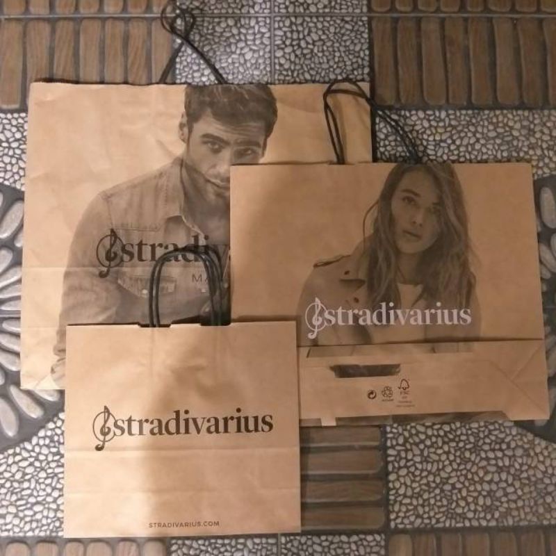 

Paper bag Stradivarius + FREE PAPER BAG BRAND RANDOM