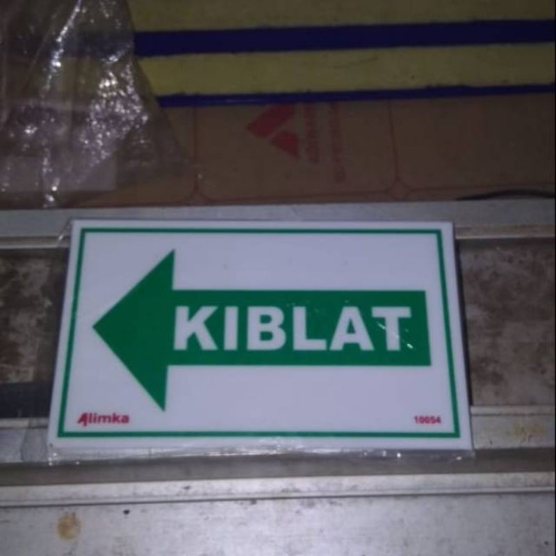 

sign board acrylic kiblat, sign label akrilik kiblat uk 9x15cm