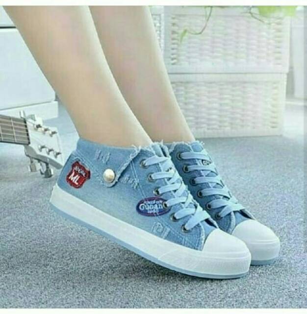 Sepatu Kets Levis
