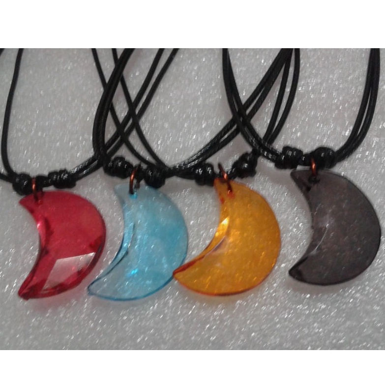 Kalung Liontin Bulan Sabit