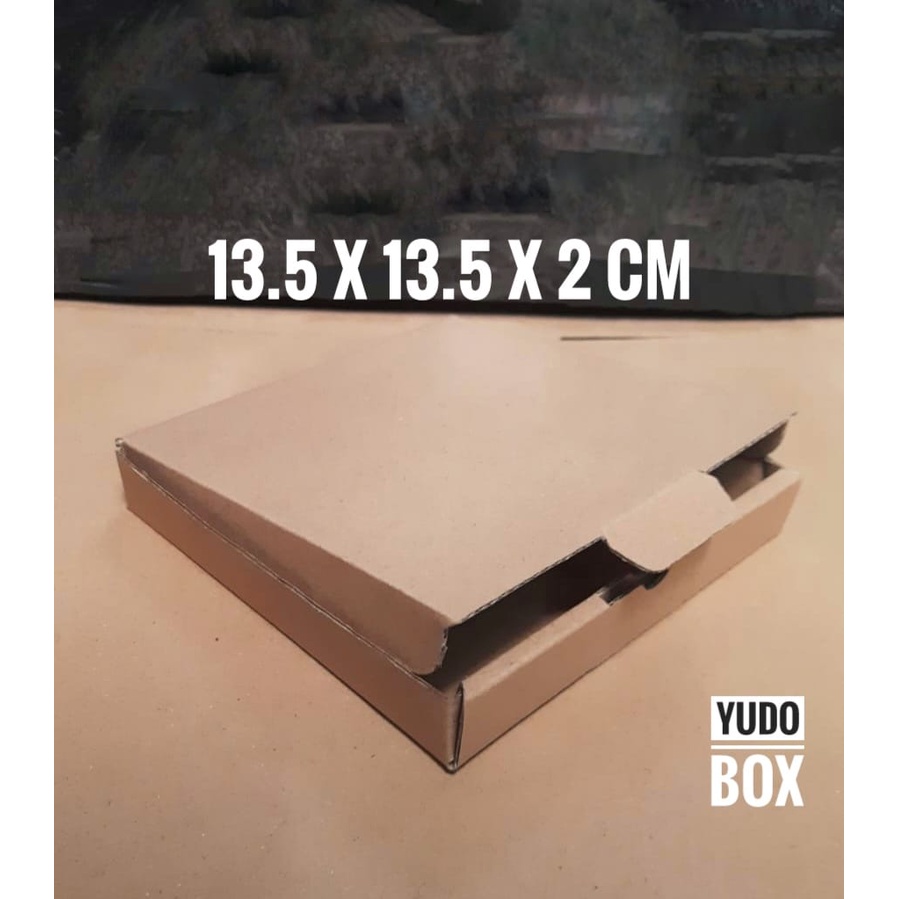 

Kardus - Karton - Box Polos Uk .13,5 x 13,5 x 2 cm Die Cut