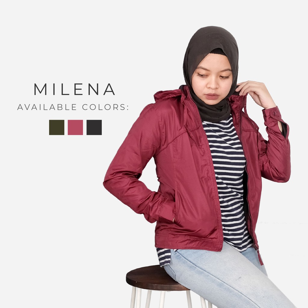 Cotton Inch Milena Jaket Parasut Wanita dengan hoodie Cotton Inch Milena Jaket Parasut Wanita dengan hoodie