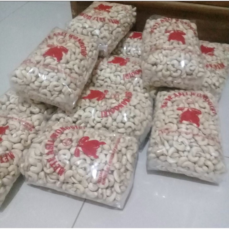 

Kacang mete/Kacang mede super Asli wonogiri di jamin bergaransi