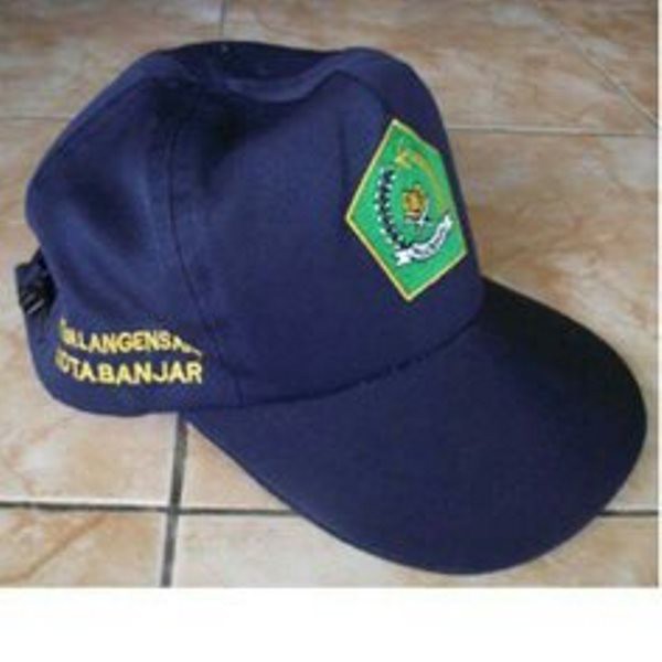 Topi SD SMP SMA MA SMKN  LOGO TUTWURI /IKHLAS BERAMAL  DAN NAMA SEKOLAH BORDIR MURAH