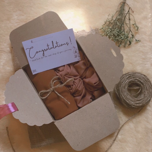

GIFT HAMPERS HIJAB