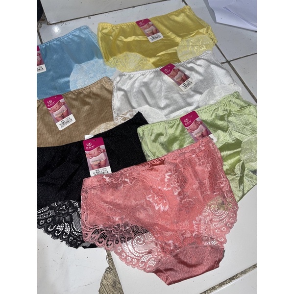 CELANA DALAM SEAMLESS SETENGAH BRUKAT MOTIF DEPAN POLOS KODE 15078/UNDIES IMPORT