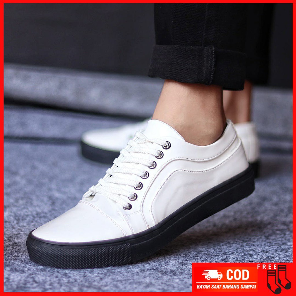 MOLK Sepatu Putih Casual Sneakers Kasual Polos Ori Pria Cowok Footwear