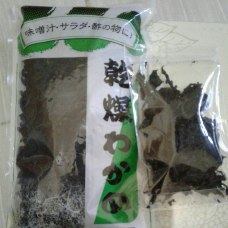 

Wakame, rumput laut kering