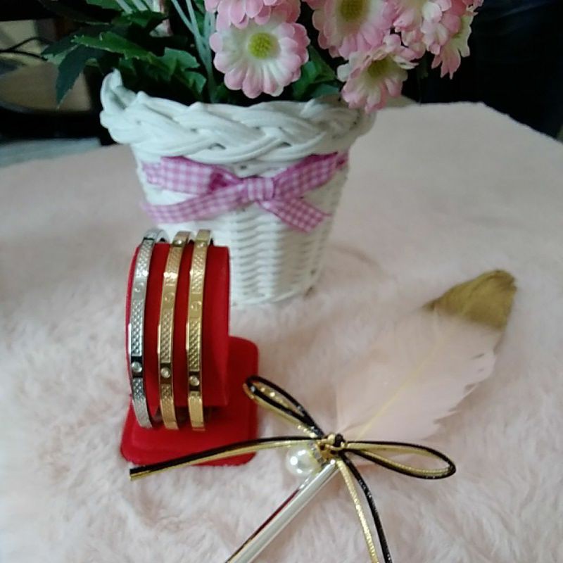 Gelang Kaku Mata Cartier