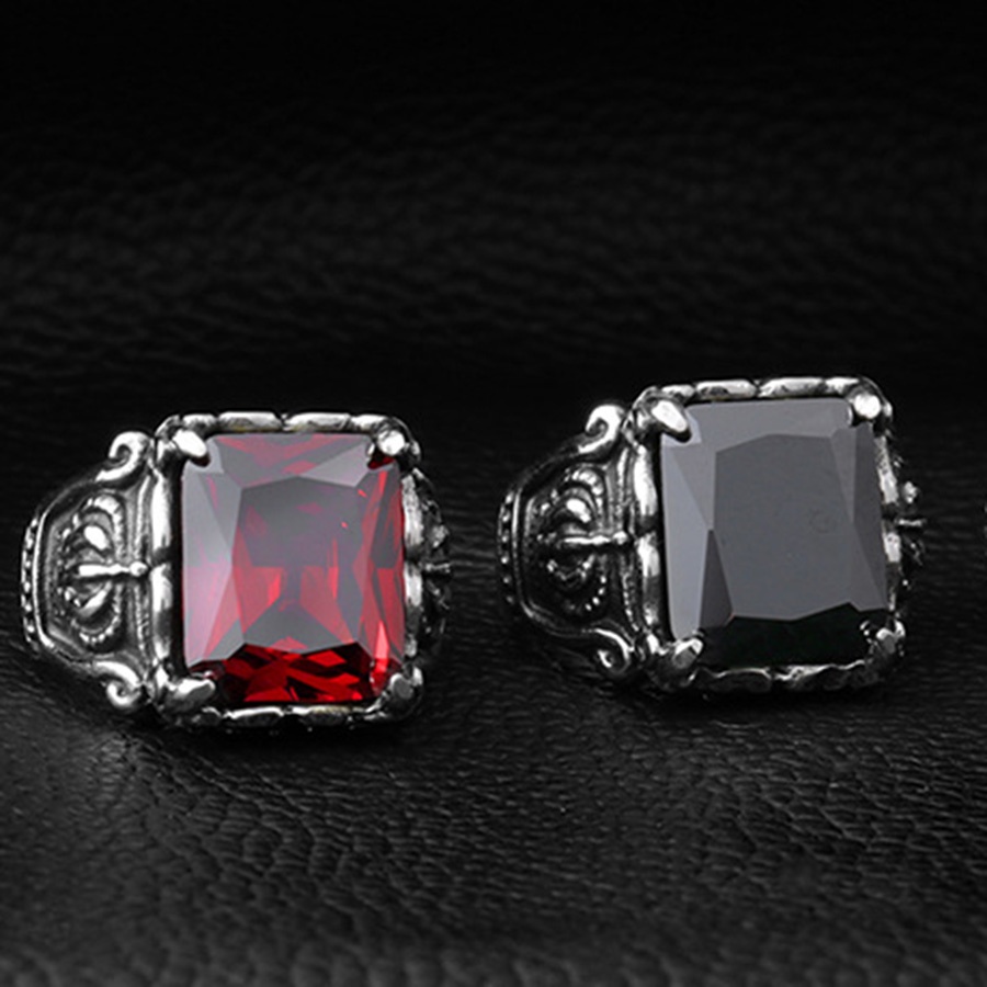 Cincin Desain Mahkota Ruby Hitam Onyx Bahan Titanium Steel Warna Silver Gaya Punk Vintage Untuk Pria