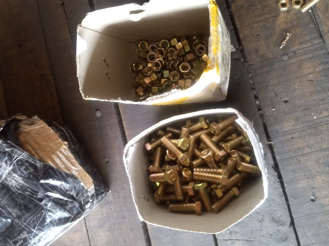 Bmk M8 X 40 /baut Mur Kuning 12 Panjang 4 Cm/baut 12 Panjang 4 Cm