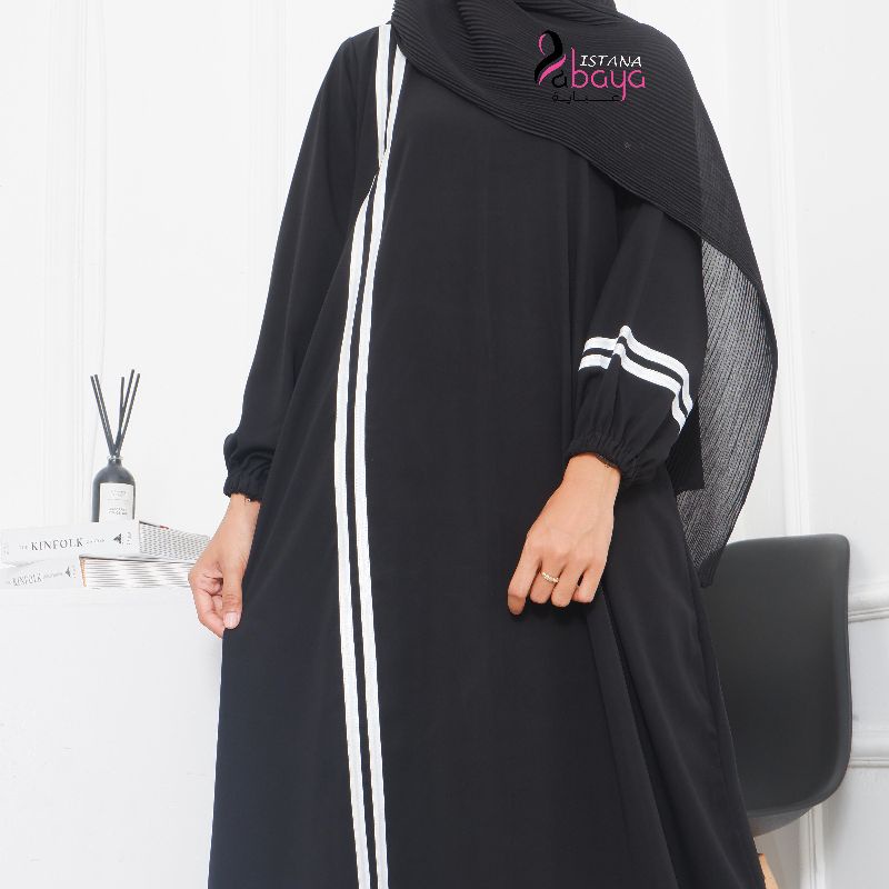 abaya List Sport dg aksen list pita putih yg elegan cantik simpel sporty