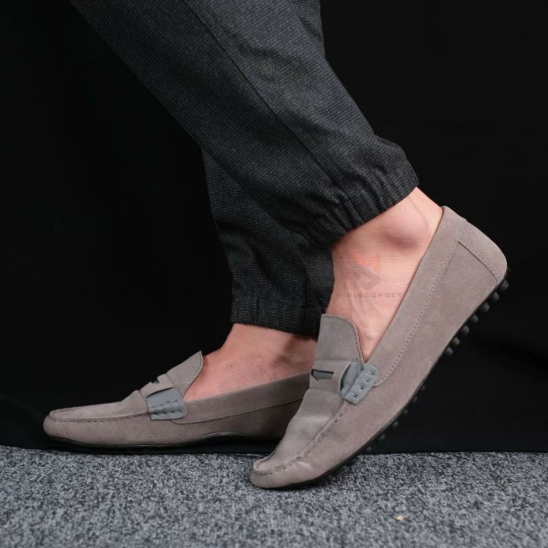 MNG KMTS Sepatu Casual Pria Slip On Kulit Suede Loafers Santai Kasual Main Kondangan Selop Kerja Trendi