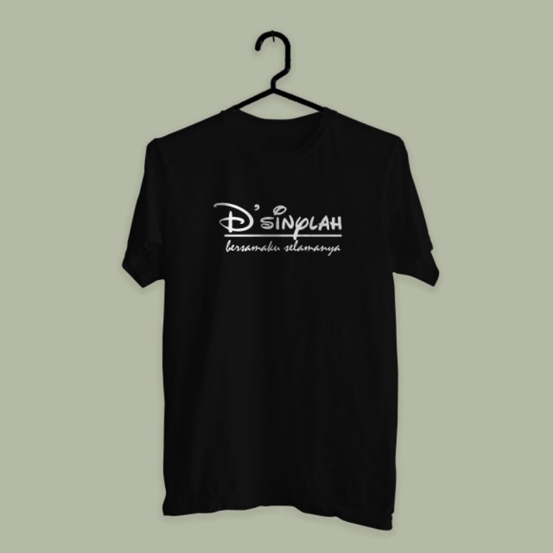 DISINILAH Kaos Plesetan Pria Wanita Original 100% Katun