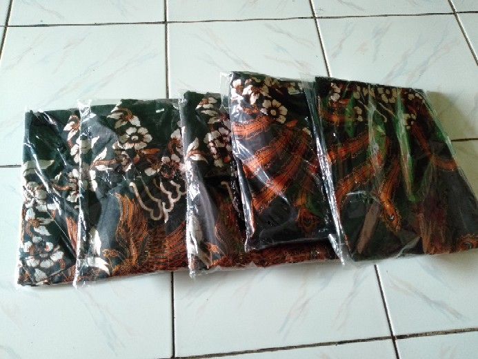 Couple Kemeja Batik Dan Gamis Batik Motif Ahy