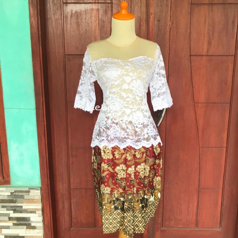 Setelan Kebaya Brokat plus Rok