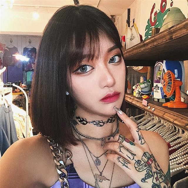 Paduan wanita ornamen api kalung hip hop fashion trendi kalung kerah